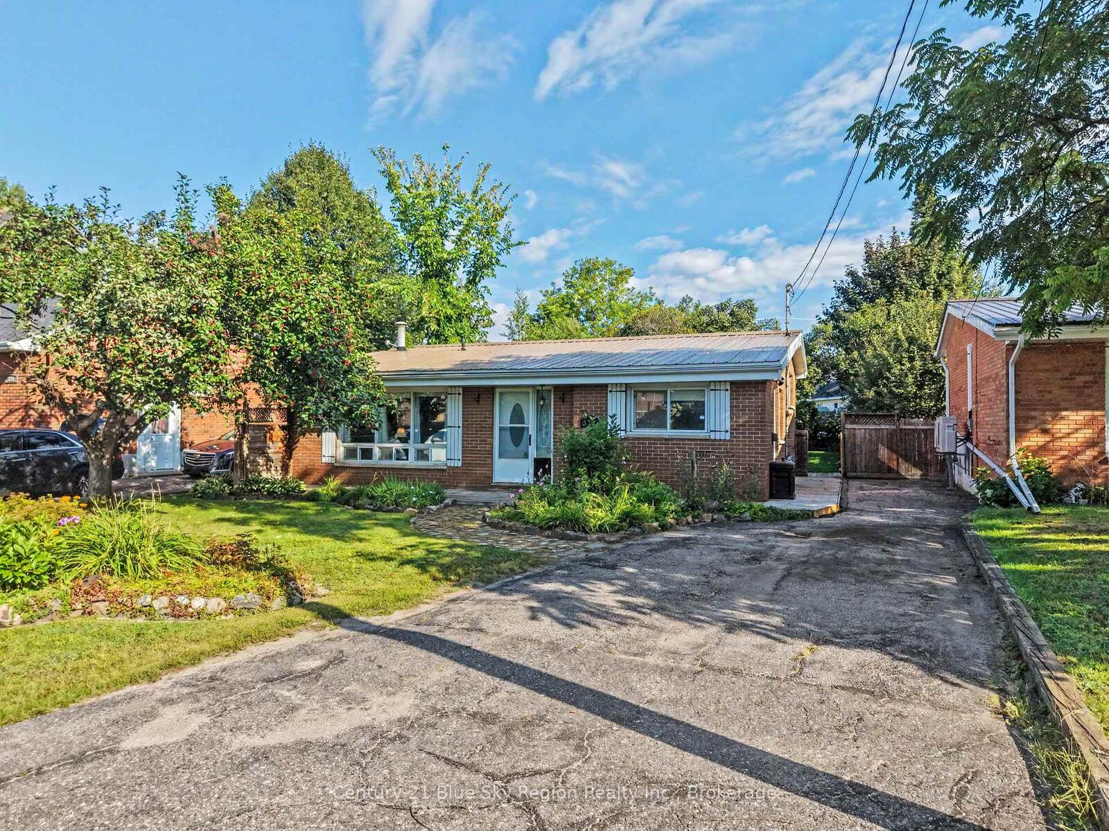 Property Photo:  328 McKenzie Avenue  ON P1B 7E2 