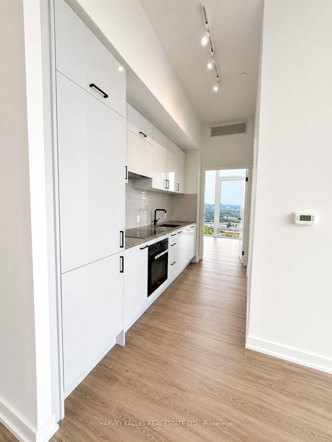 Property Photo:  5 Quarrington Lane 3405  ON M3C 0S5 