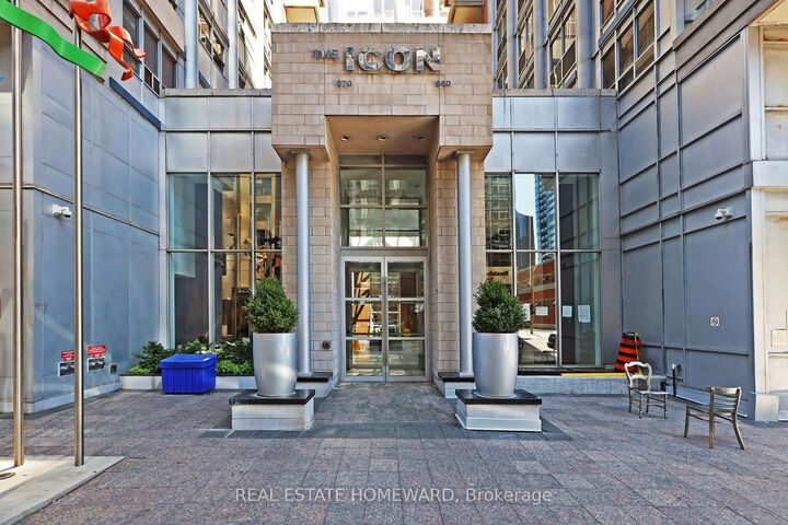 250 Wellington Street W Ph31 — photo 1