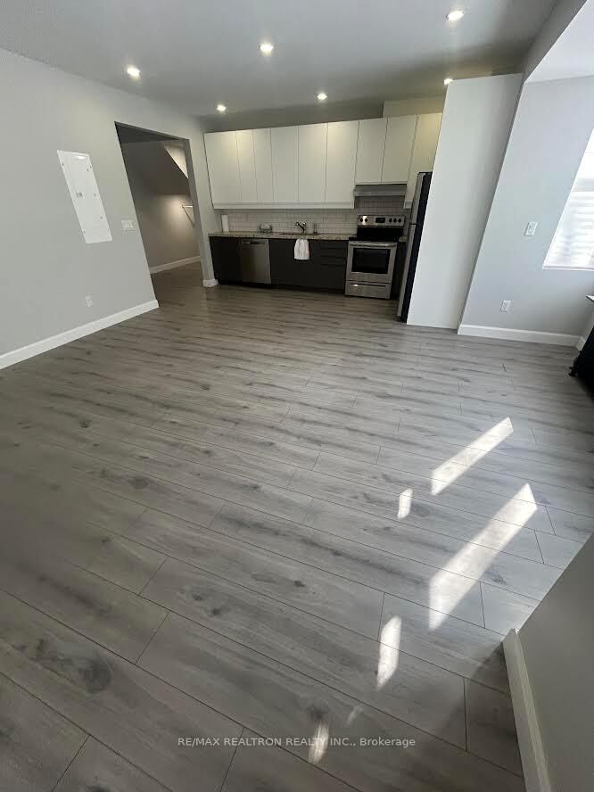 Property Photo:  485 Oriole Parkway Main  ON M5P 2H9 