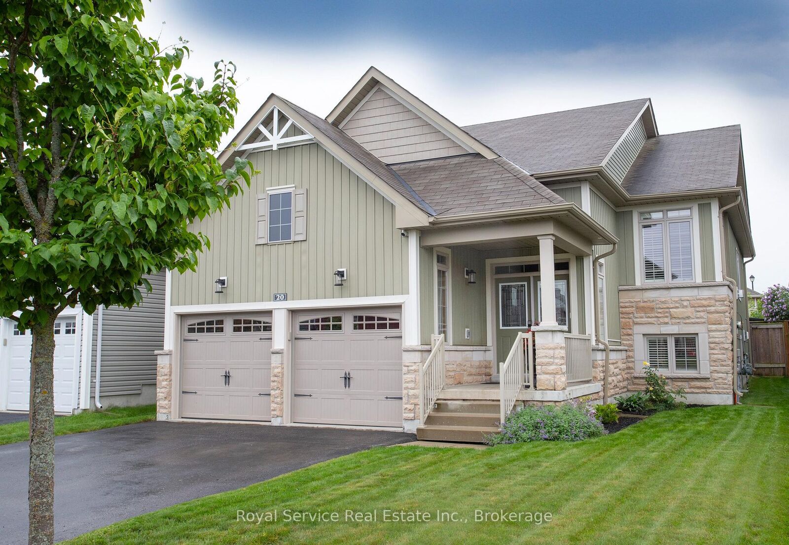 Property Photo:  20 Grainger Crescent  ON L1A 0B8 