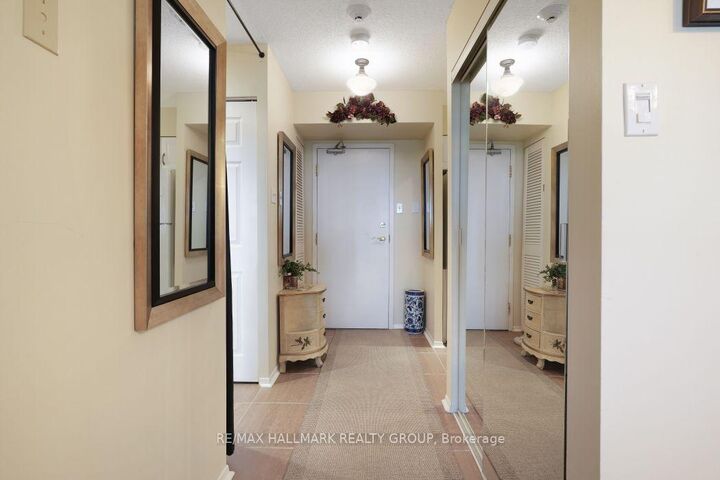 Property Photo:  545 St Laurent Boulevard 1006  ON K1K 4H9 