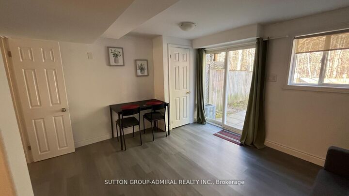Property Photo:  70 Hawthorne Crescent Walkout  ON L4N 9Y8 
