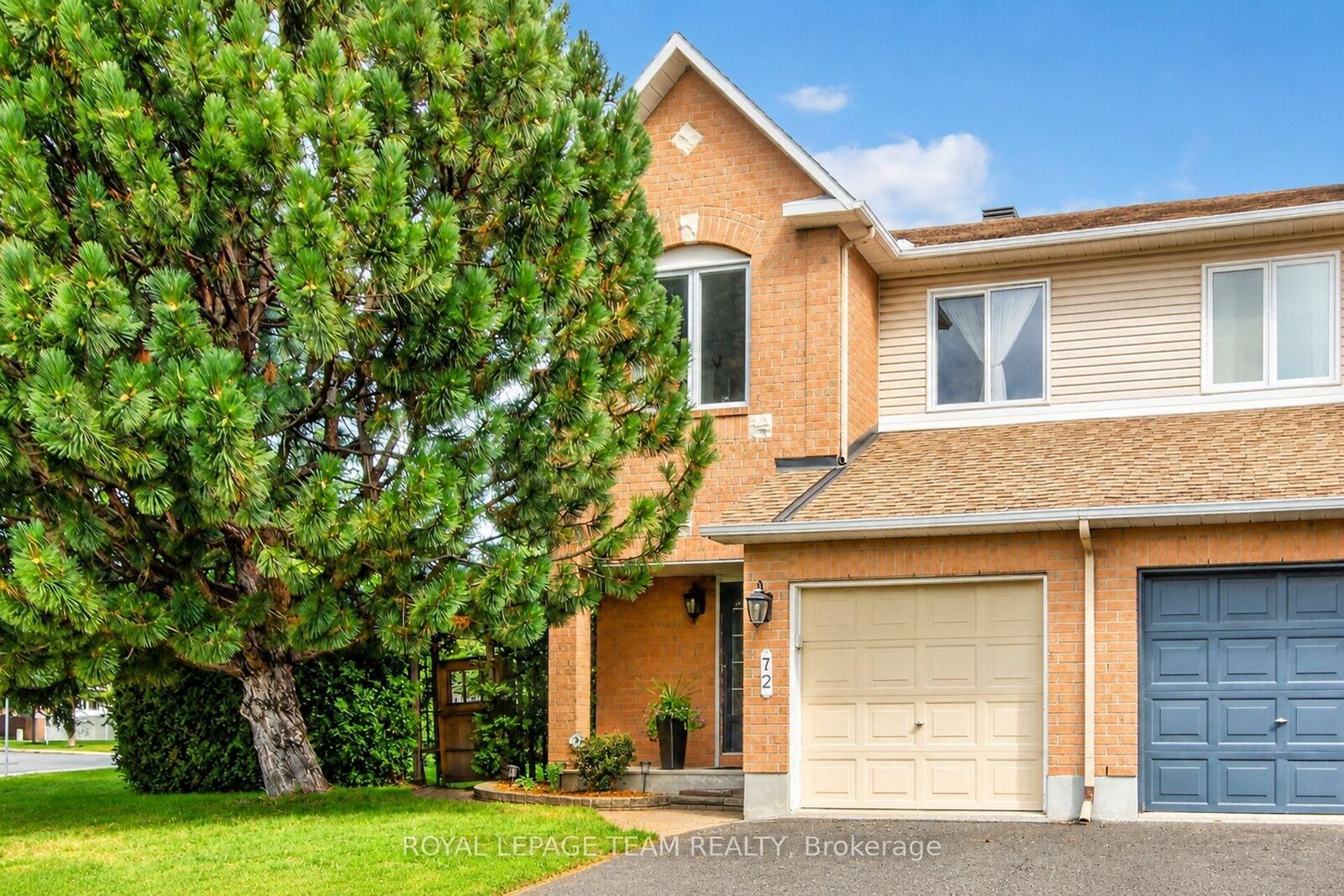 Property Photo:  72 Sheppard's Glen Avenue  ON K2M 2M9 