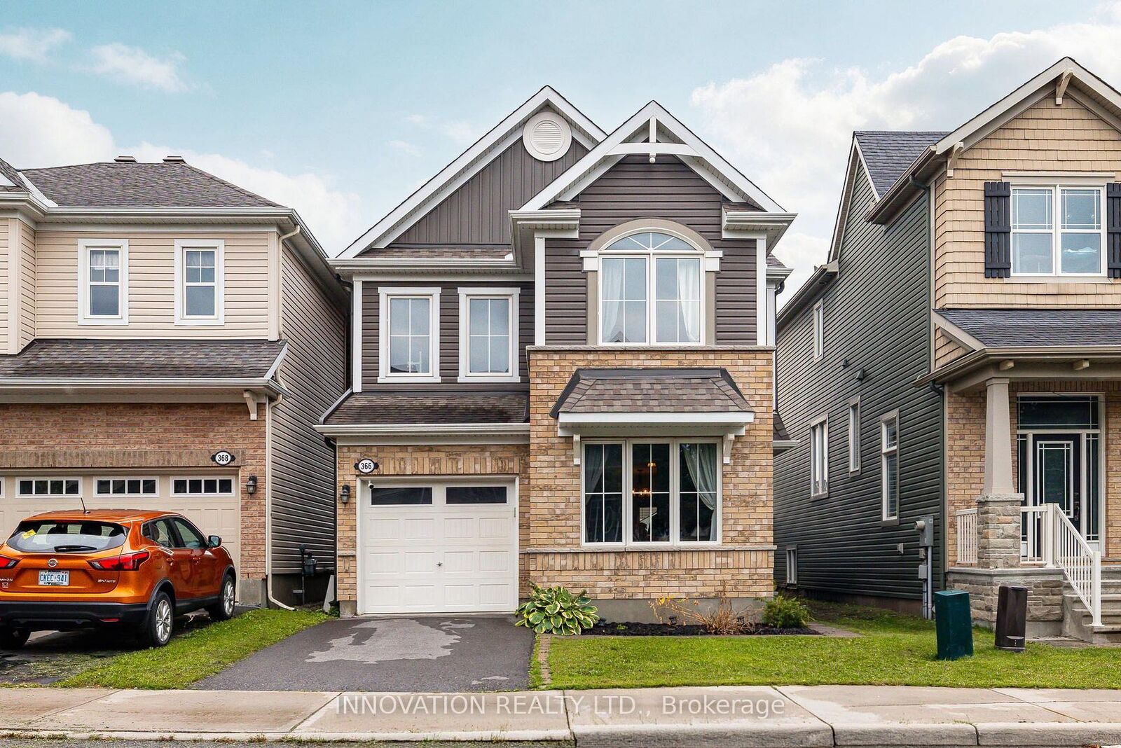 Property Photo:  366 Meadowbreeze Drive  ON K2M 0K3 
