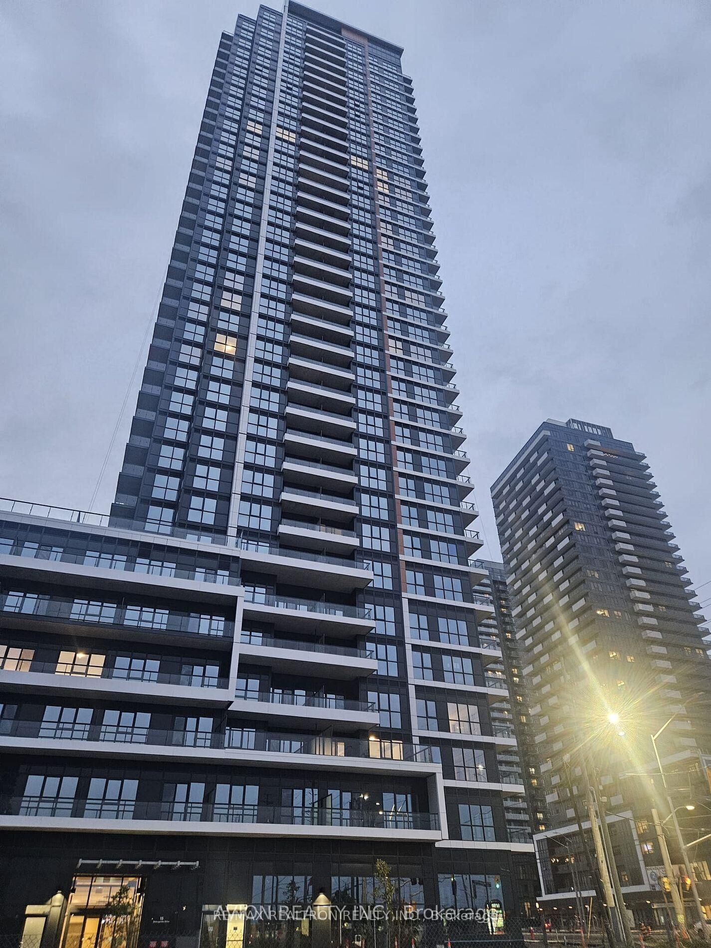 Property Photo:  15 Watergarden Drive 515  ON L5R 0G8 
