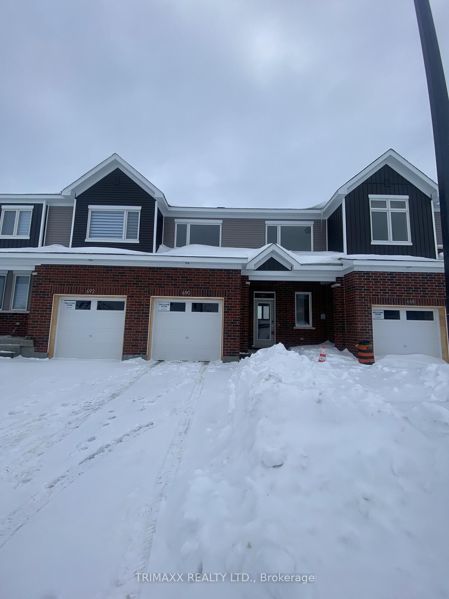 Property Photo:  690 Expansion Road  ON K2J 7G4 
