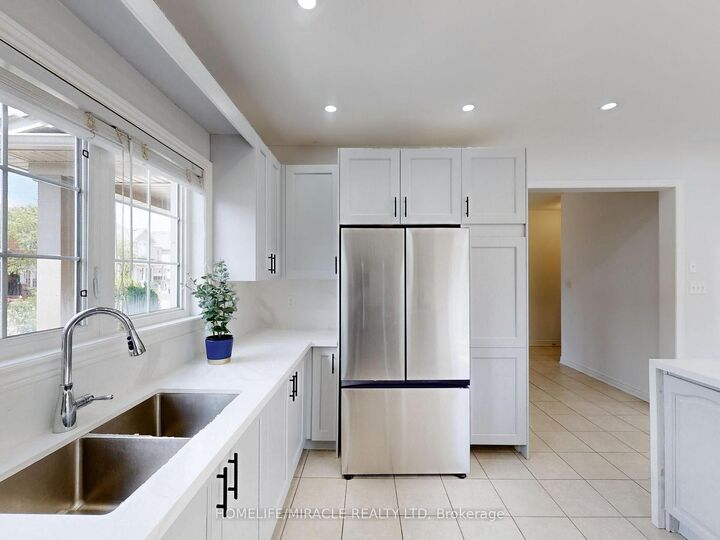 Property Photo:  63 Sleightholme Crescent Upper  ON L6P 3E7 