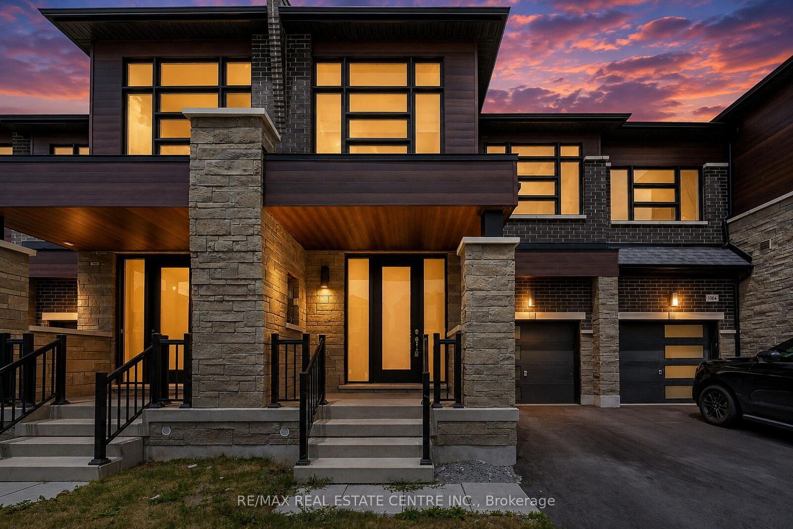 Property Photo:  1062 Skyridge Boulevard  ON L1X 0G5 