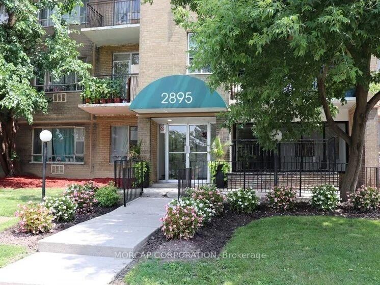 Property Photo:  2895 Bathurst Street 109  ON M6B 3A8 