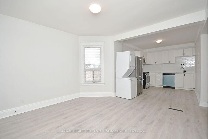 Property Photo:  47 Emerald Street N Upper  ON L8L 5K2 