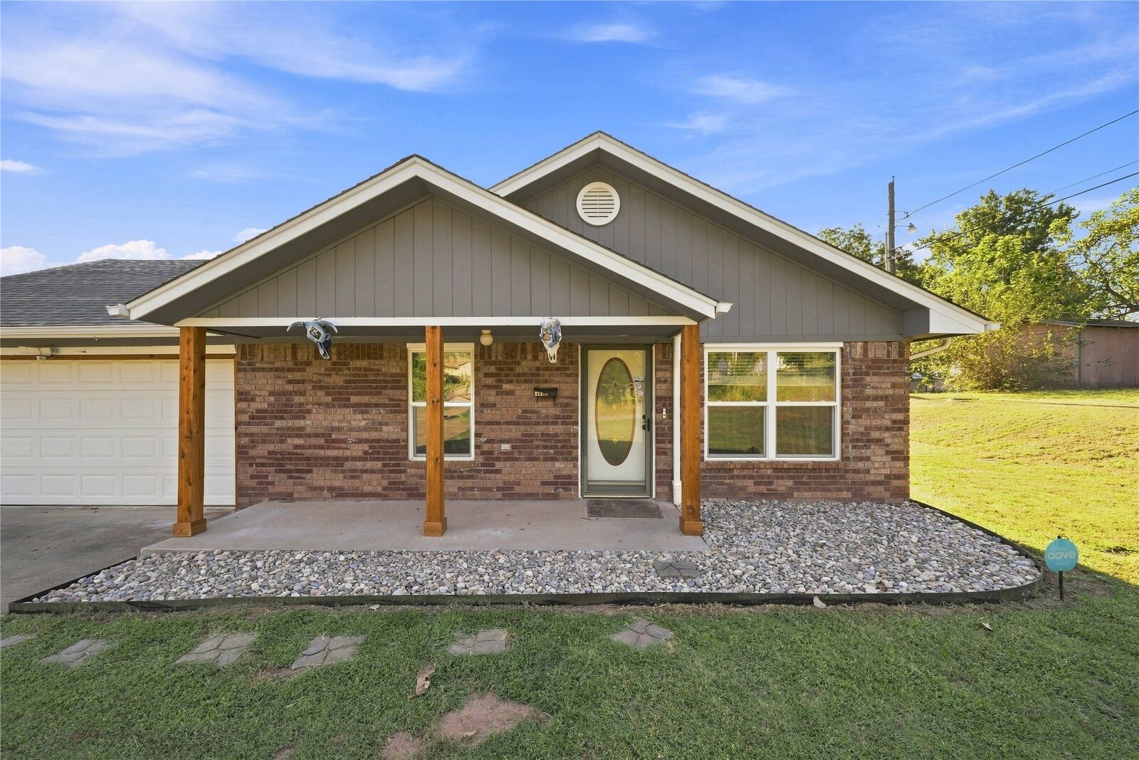 Property Photo: 211 N Cedar Street OK 74010