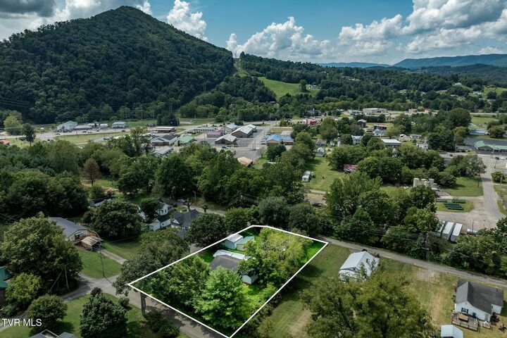Property Photo: 327 Pine Street TN 37683