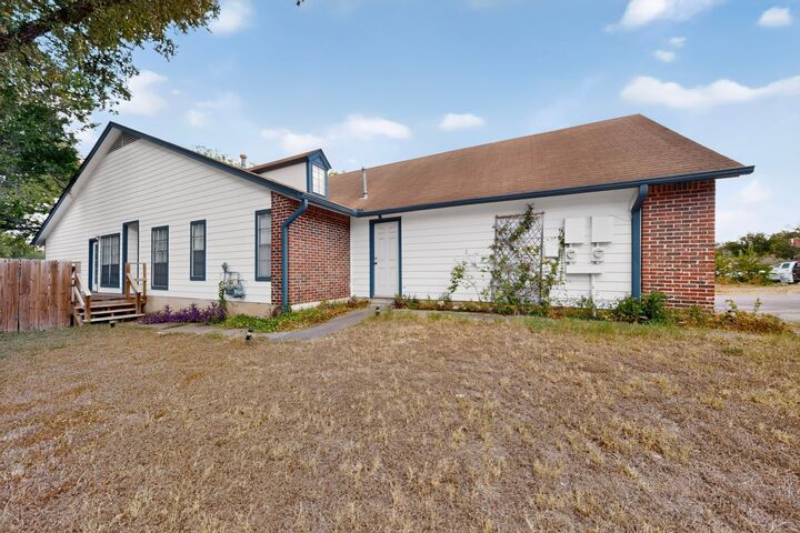 Property Photo:  1602 Waterloo Trail B  TX 78704 