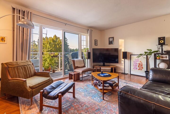 Property Photo:  1868 E 11th Avenue 306  BC V5N 1Z1 
