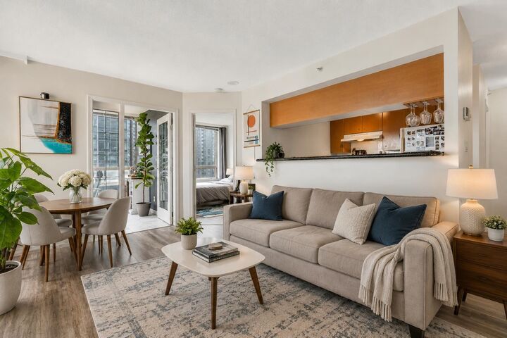 Property Photo:  822 Homer Street 1405  BC V6B 6M3 