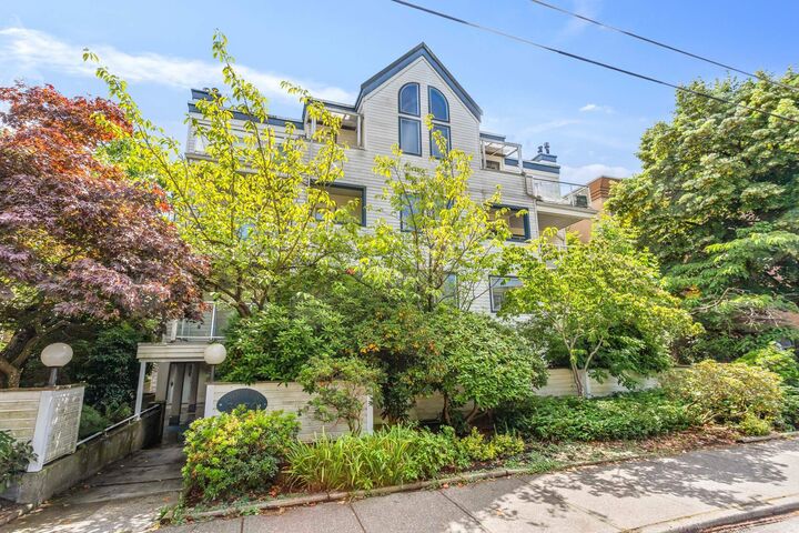 Property Photo: 3270 W 4th Avenue 101 BC V6K 1R9