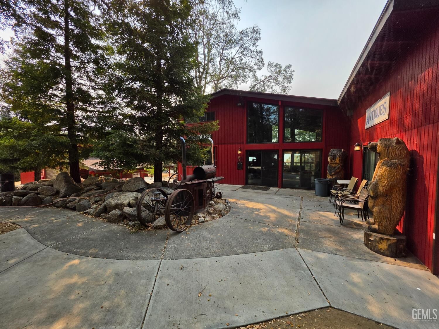 Property Photo: 977 Stage Coach Drive CA 93518