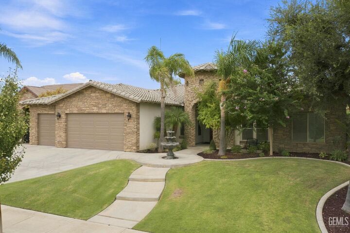 Property Photo: 2304 Exton Street CA 93311