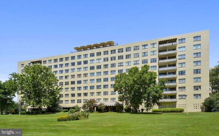 Property Photo:  6641 Wakefield Drive 105  VA 22307 
