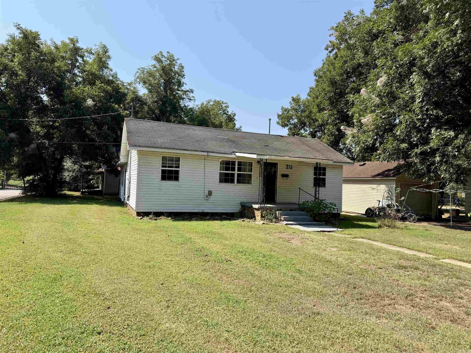 Property Photo:  211 W McKennon St  AR 72830 