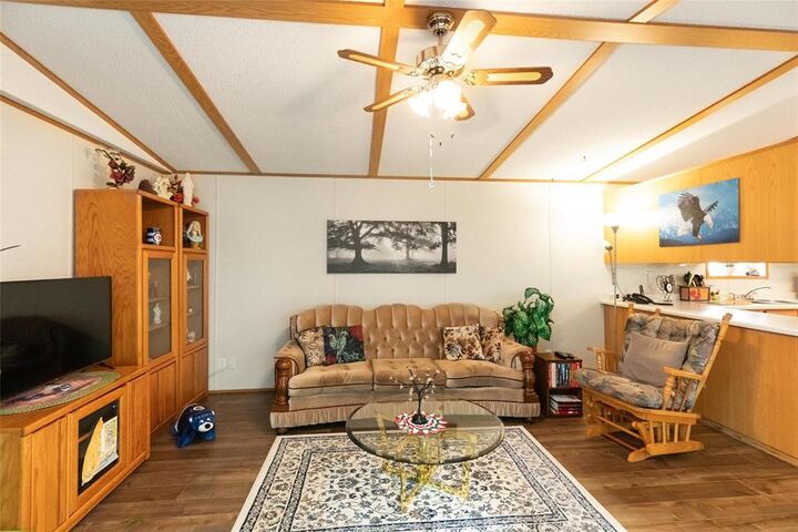 Property Photo:  2 Paradise Drive  MB R5H 1H2 
