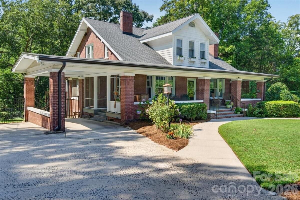 Property Photo:  1035 S Belvedere Avenue  NC 28054 