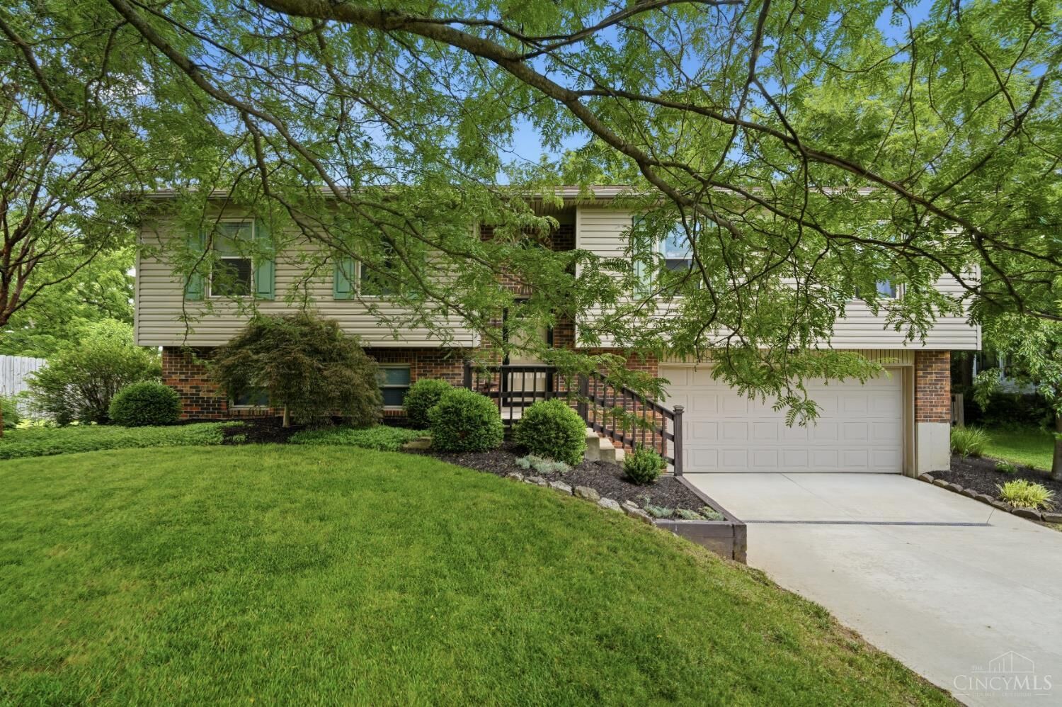 Property Photo:  830 Tam O Shanter Way  OH 45050 