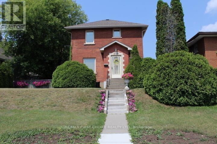 Property Photo:  310 Algoma Street North  ON P7A 5A9 