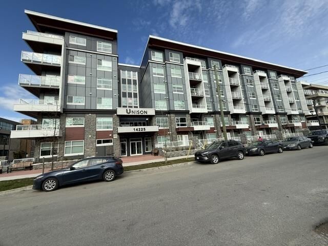 Photo de la propriété:  14225 103A Avenue 205  BC V3T 0T4 