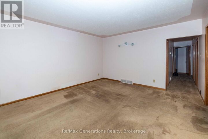 Property Photo:  1900 Bailey Avenue  ON P7E 2X1 