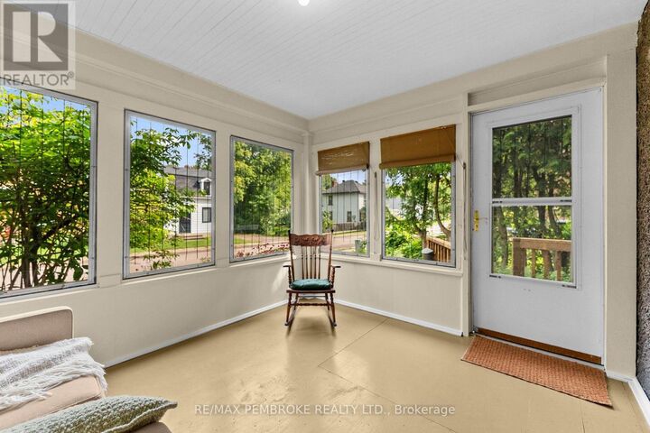 Property Photo:  348 Esther Street  ON K8A 3C8 