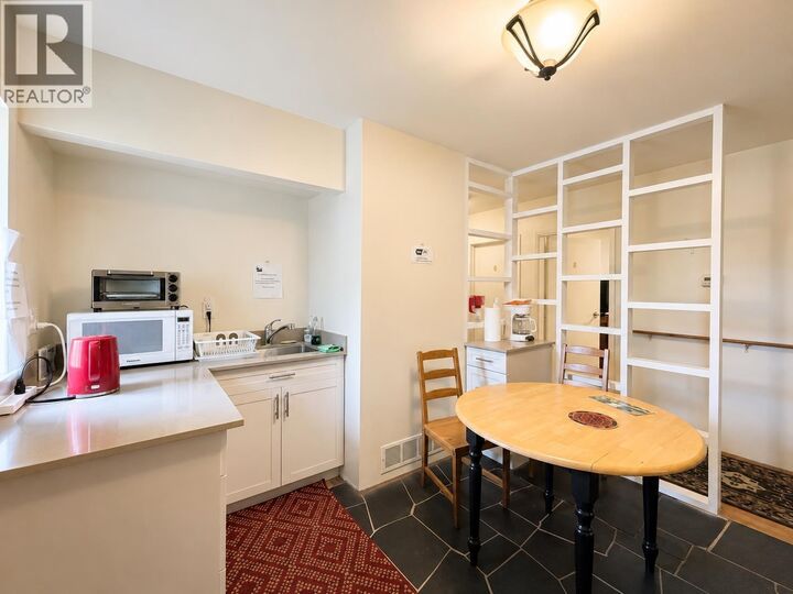 Property Photo:  796 West 42nd Ave  BC V5Z 2N9 
