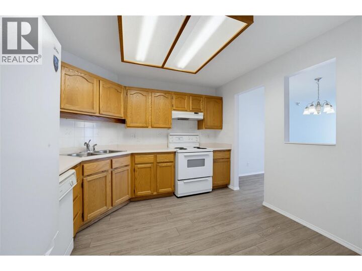 Property Photo:  250 5 Street Southeast 111  BC V1E 1J8 