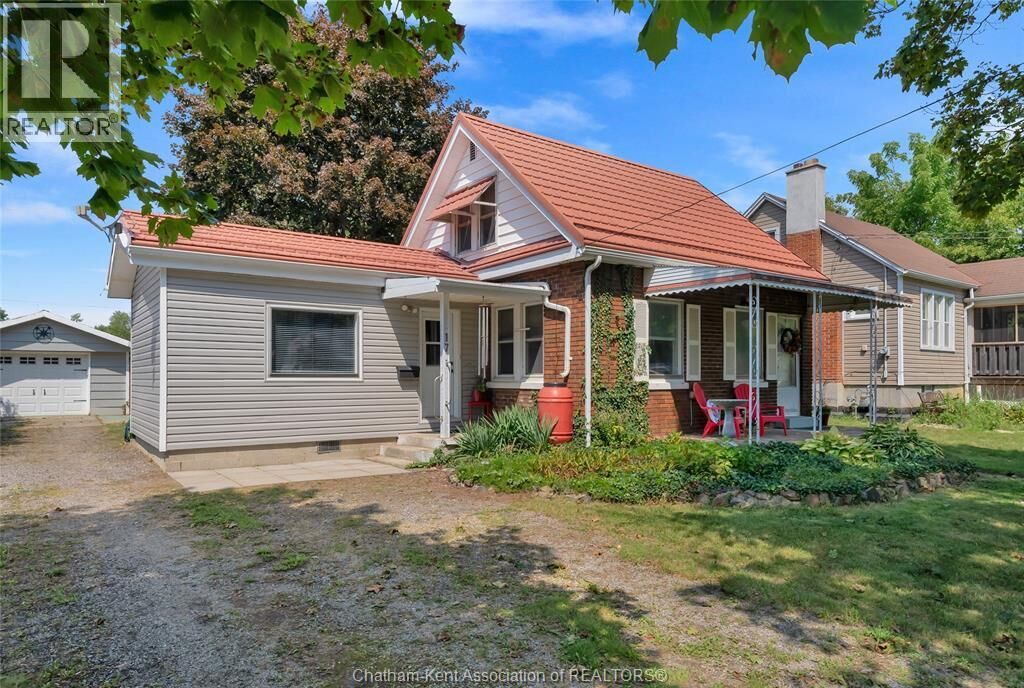 Property Photo:  17 Willowmac Avenue  ON N7M 1Z1 