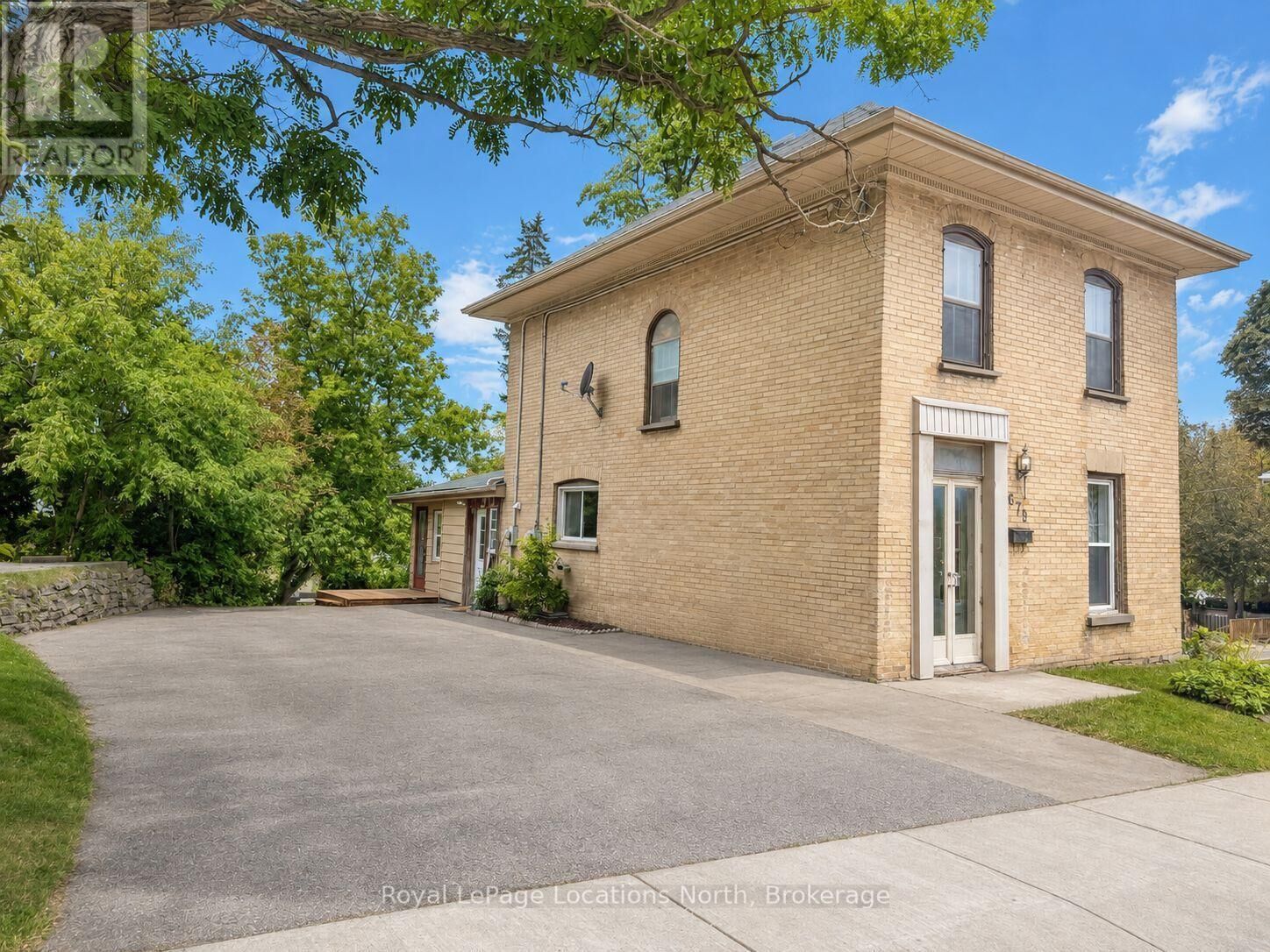 Property Photo: 675 Stewart Street ON K9H 4C5