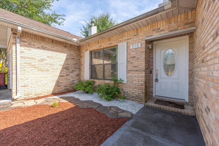 Property Photo: 803 Valley Road FL 32539
