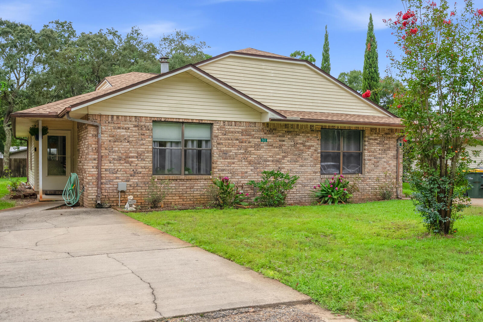 Property Photo: 512 NW Parkview Road A &Amp B FL 32547