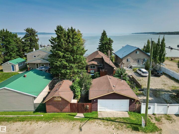 Property Photo:  425 1 Avenue  AB T0E 2B0 
