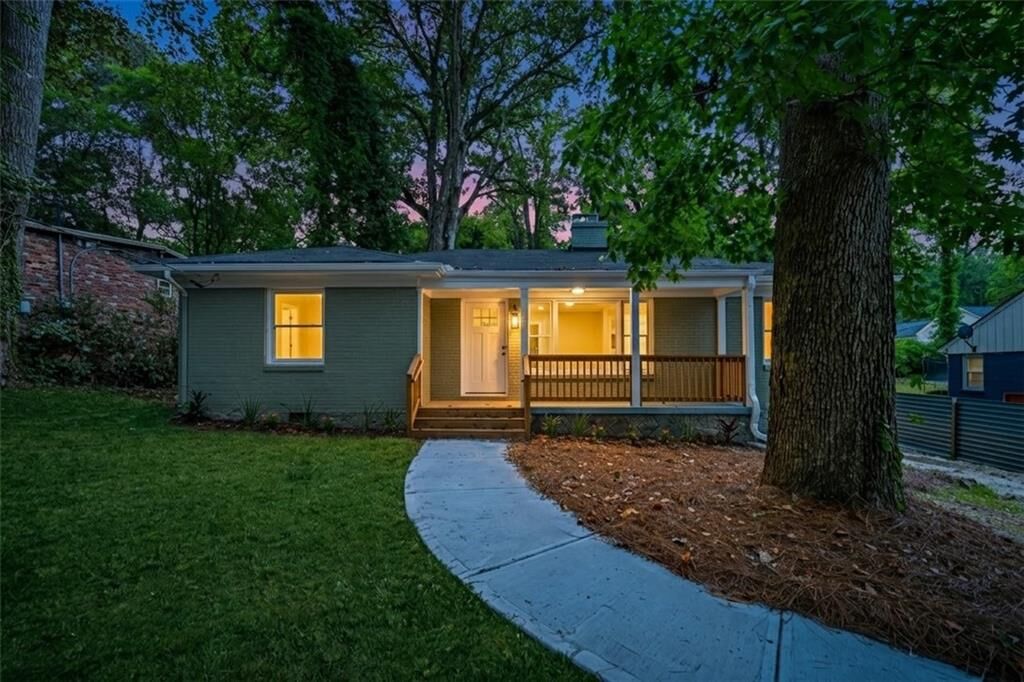 Property Photo:  2580 Cascade Road SW  GA 30311 