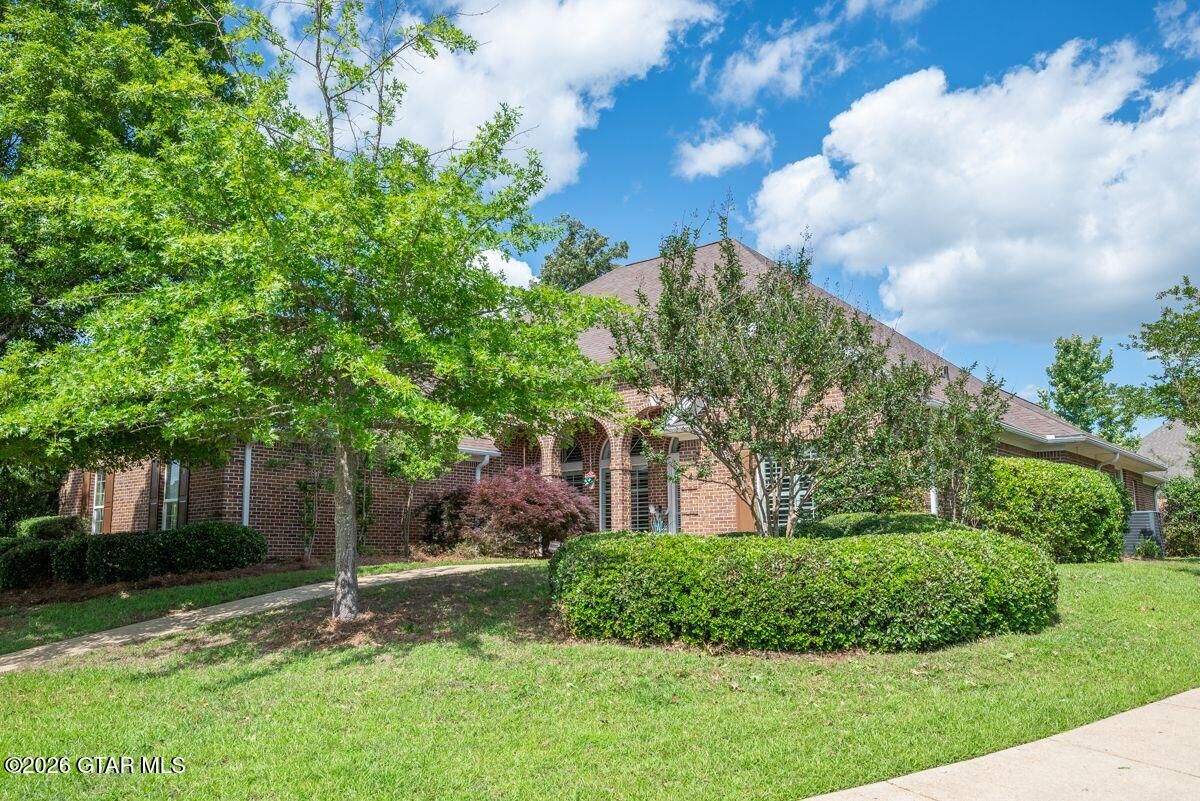 Property Photo:  100 Autumn Woods  MS 39759 