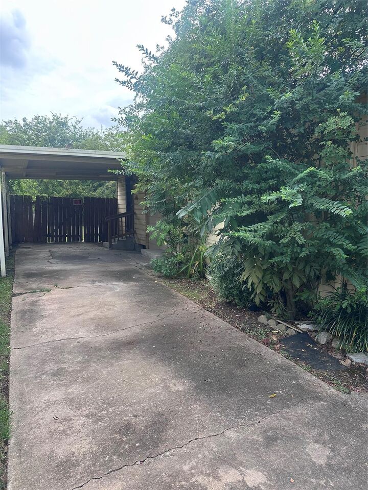 Property Photo:  2308 Russell Street  TX 77026 