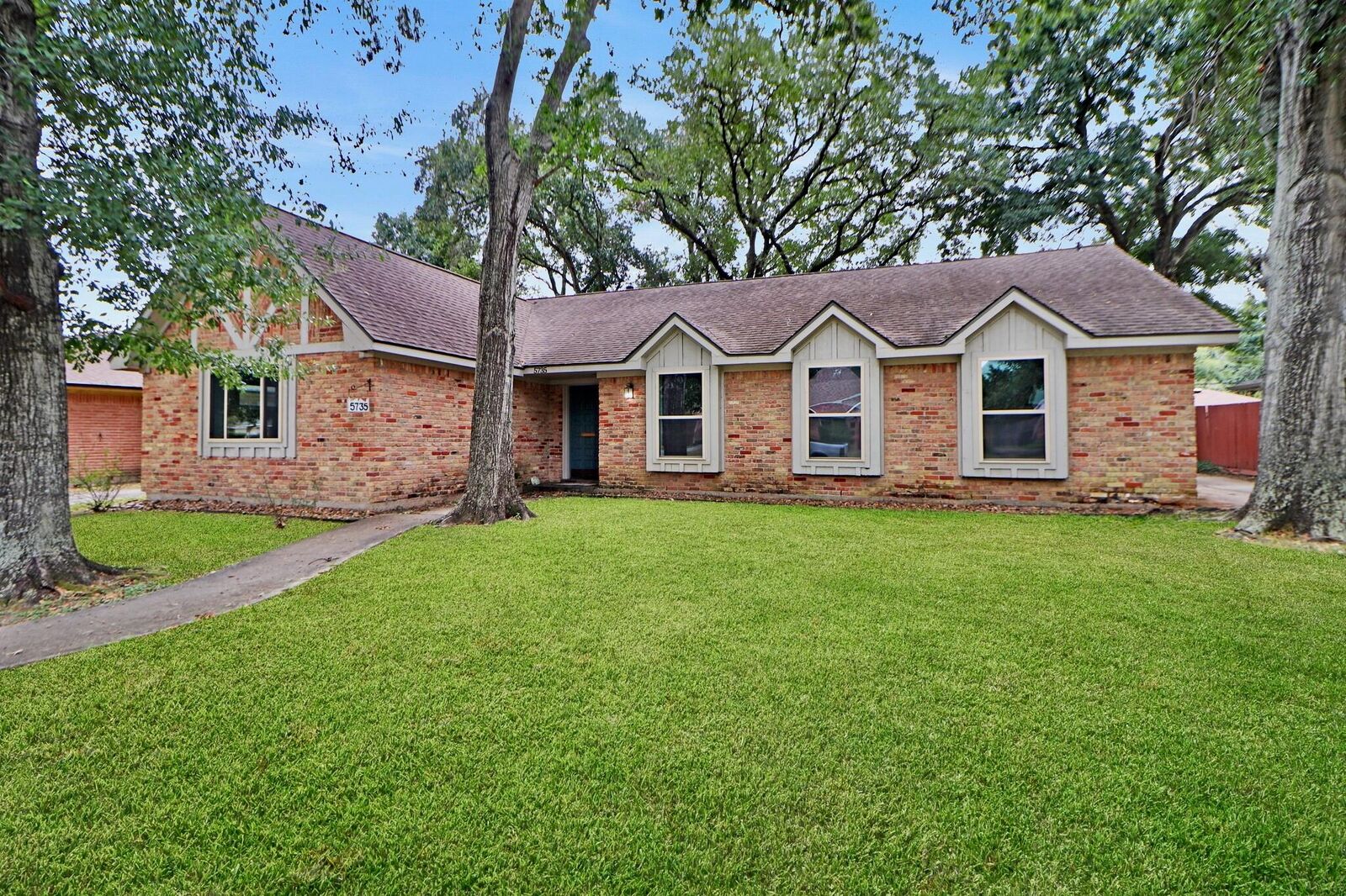 Property Photo: 5735 Wigton Drive TX 77096