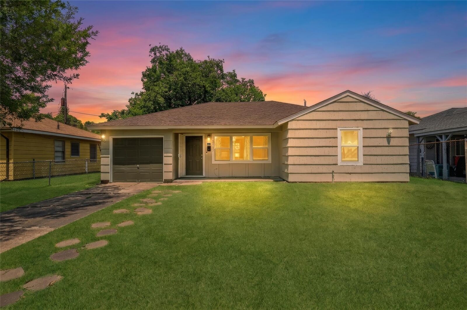 Property Photo:  2507 11th Street  TX 77547 