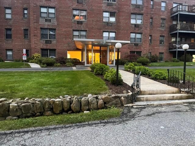 Property Photo:  5 Oakdale Manor B22  NY 10901 