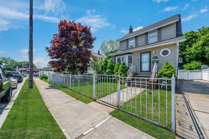 Property Photo:  426 Midwood Avenue  NY 11710 