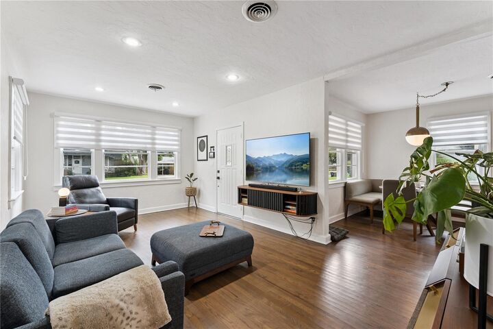 Property Photo: 1500 E Harwood Street FL 32803