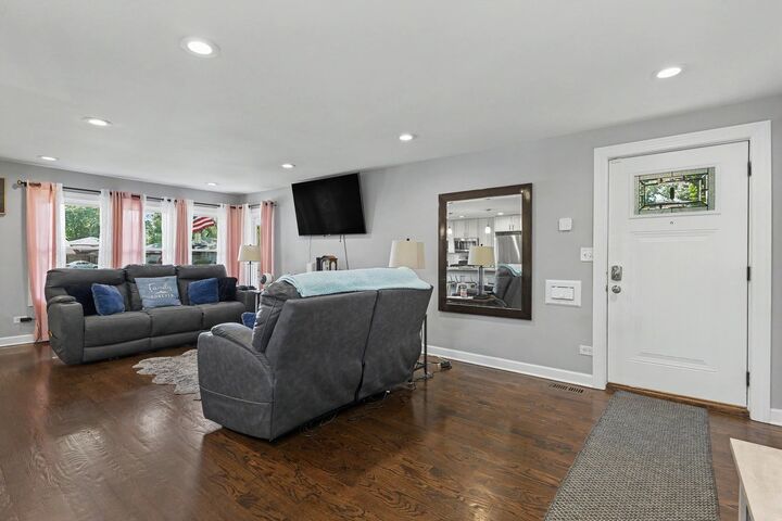 Property Photo:  908 E 159th Place  IL 60473 
