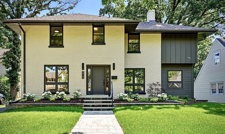 Property Photo:  3923 Clausen Avenue  IL 60558 