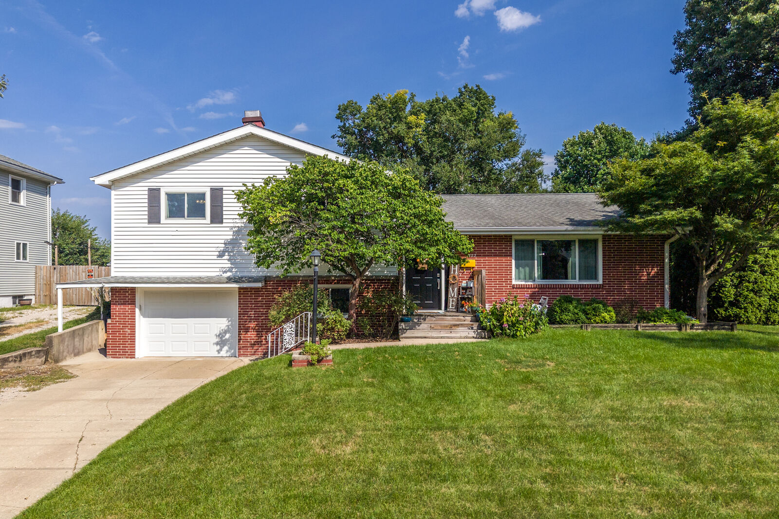 Property Photo:  722 Christie Street  IL 61350 